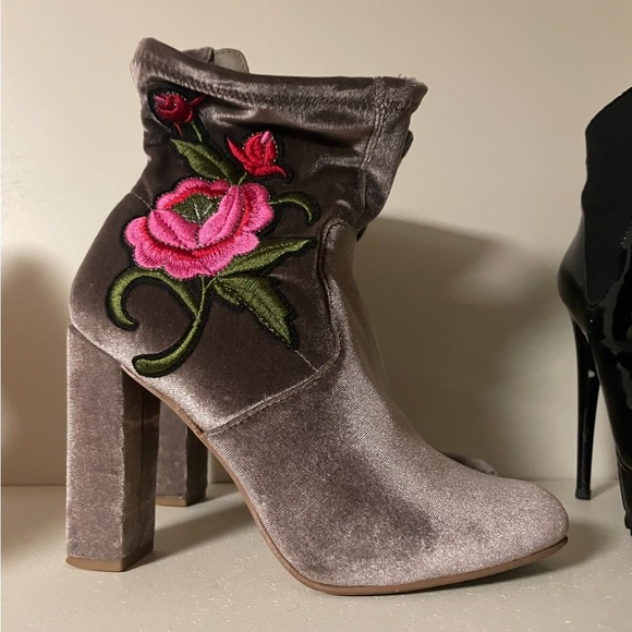 steve madden Edition velvet pink rose embroidered zipper chunky heeled booties - Picture 14 of 15